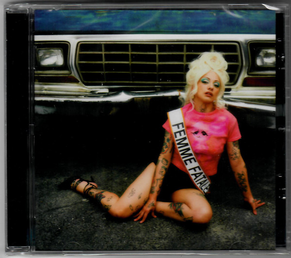 CD Mon Laferte – Femme Fatale
